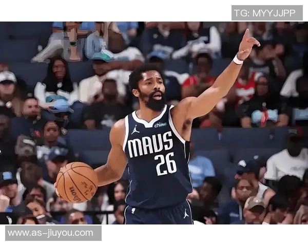 黄蜂队宣布裁掉效力11年的老将后卫丁威迪下一站将何去何从引发关注 黄蜂队宣布裁掉效力11年的老将后卫丁威迪下一站将何去何从引发关注