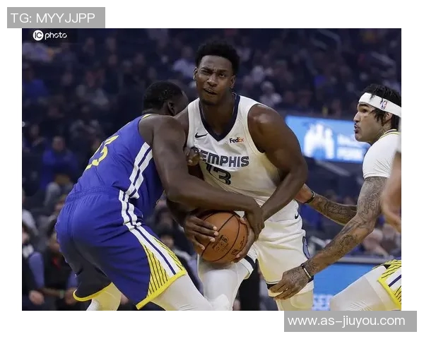 灰熊记者怒斥追梦在场上犯规后毫无悔意的行为令人失望 灰熊记者怒斥追梦在场上犯规后毫无悔意的行为令人失望